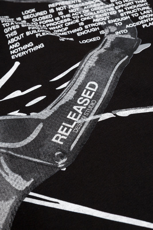 Camiseta grafica oversized negro en algodón pesado colección From Idea to Form - RELEASED DESIGN STUDIO