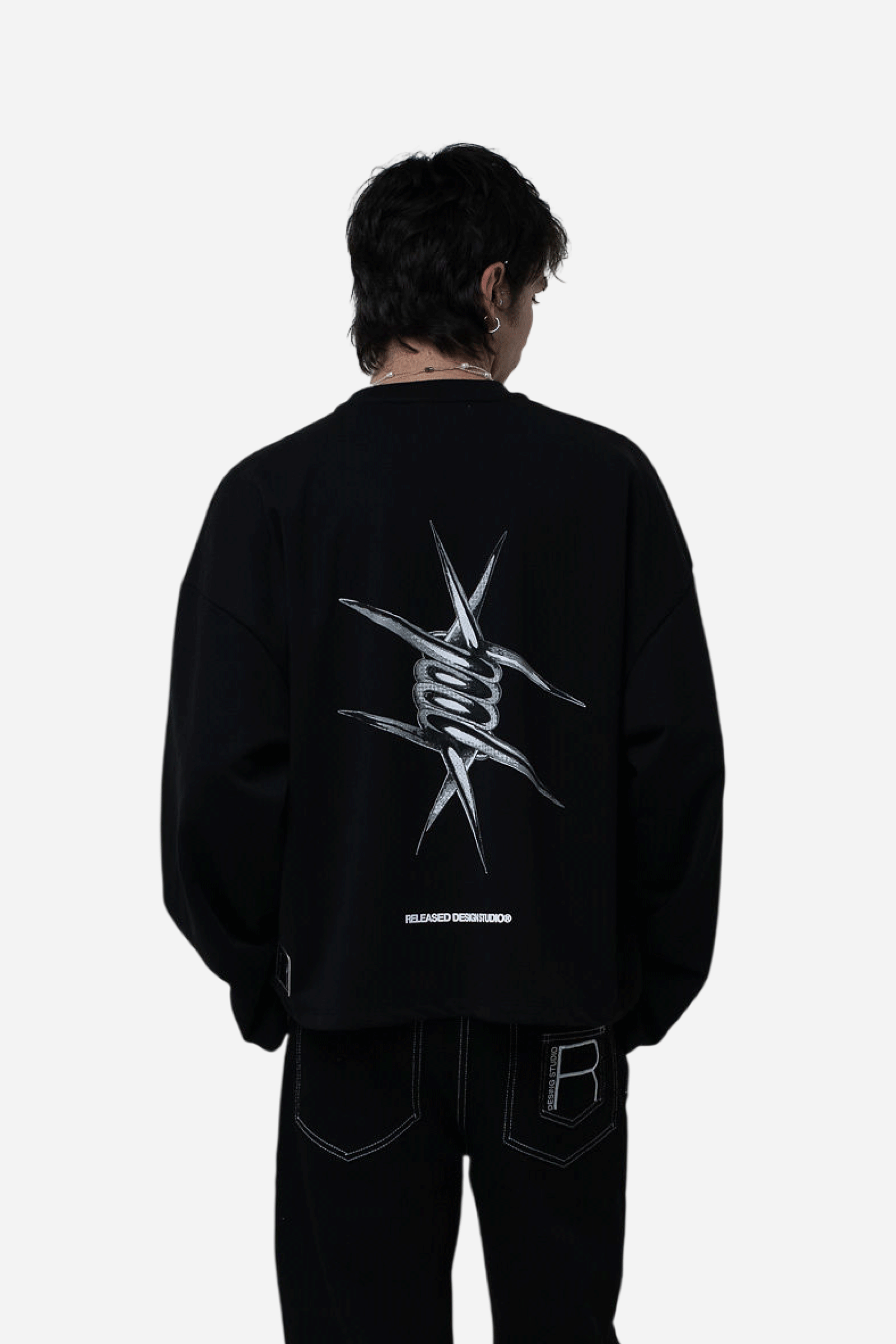 Buzo Crewneck negro oversize en algodón pesado colección From Idea to Form - RELEASED DESIGN STUDIO