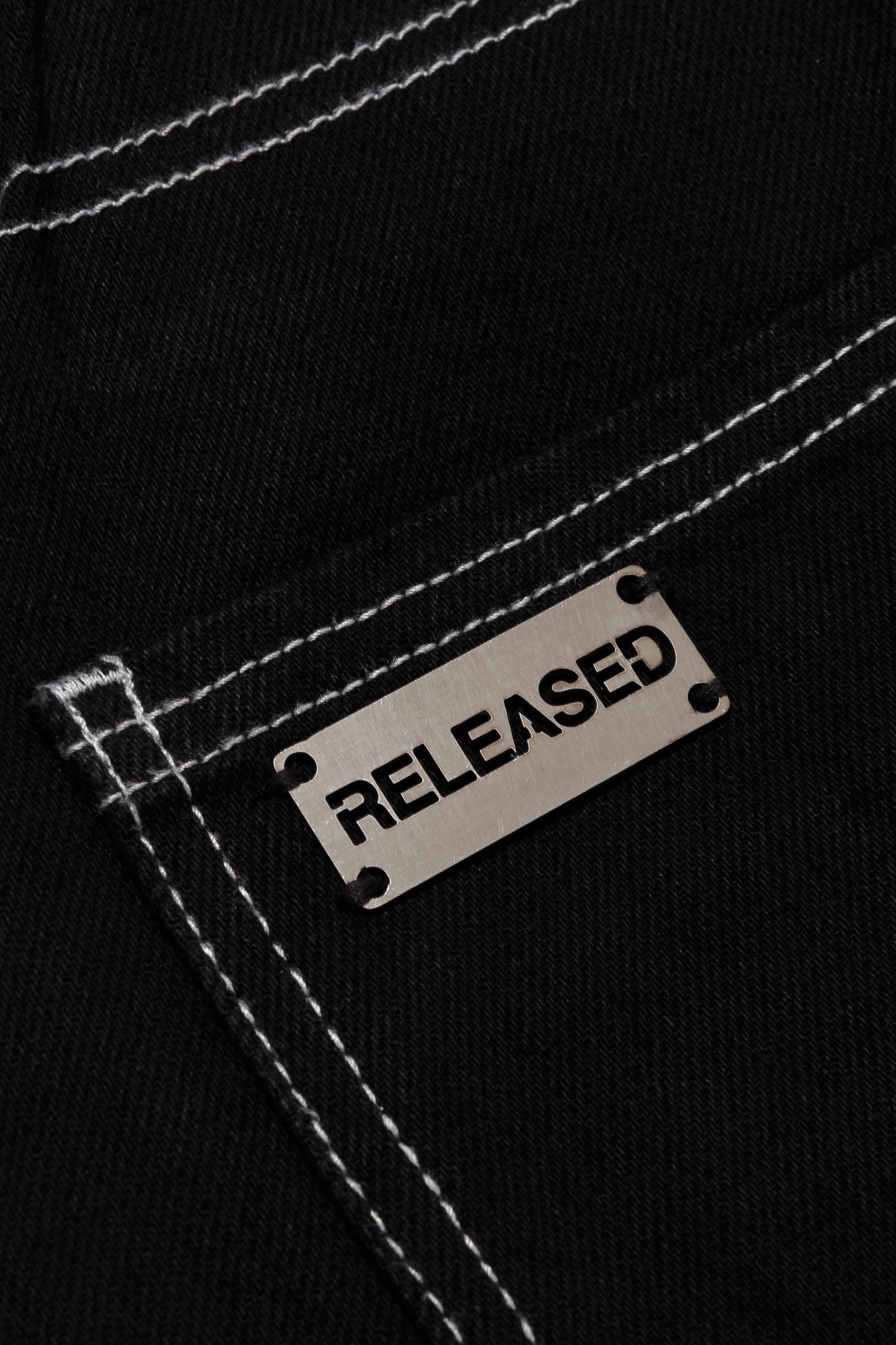 JEANS DENIM NEGRO FIT RECTO colección From Idea to Form - RELEASED DESIGN STUDIO